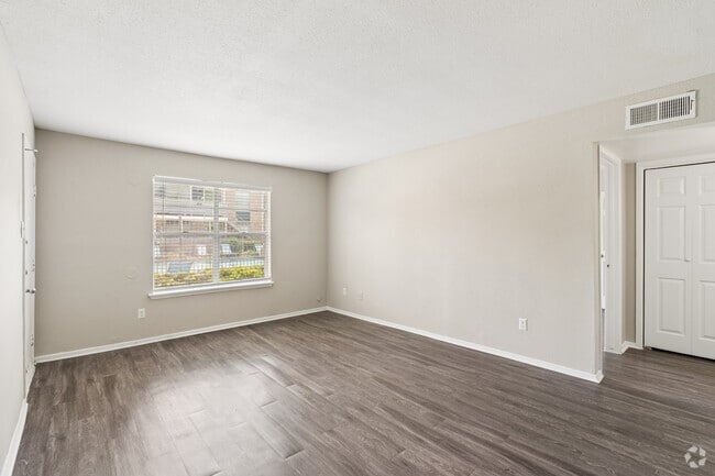 2BR, 2BA - 897SF - Living Room - Artisan West