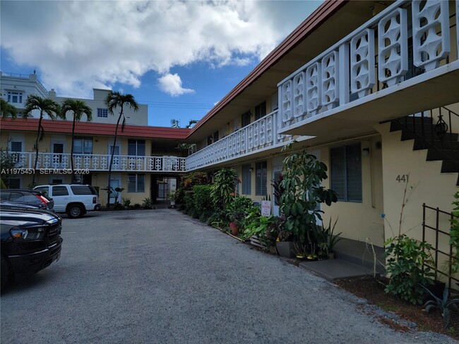 Building Photo - 441 Collins Ave Unit 19