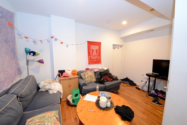 Building Photo - 1845 N 17th St Unit C - C-2-College Student Housing
