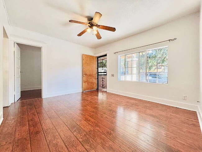 Photo - 2511 Ganahl St