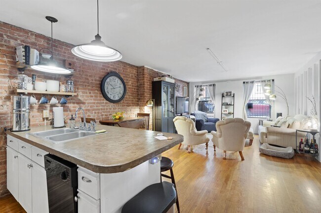Photo - 1115 Bloomfield St Unidad GRDN