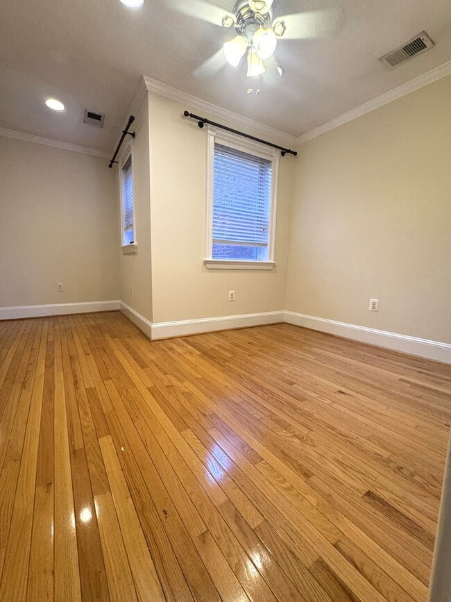 Photo - Charming 1BR/1BA Condo in the Heart of Shaw – Parking Included! Unidad 4