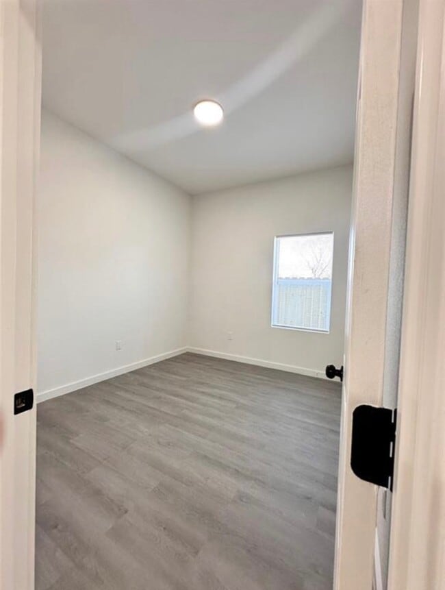 Building Photo - 328 Clearwater St Rental