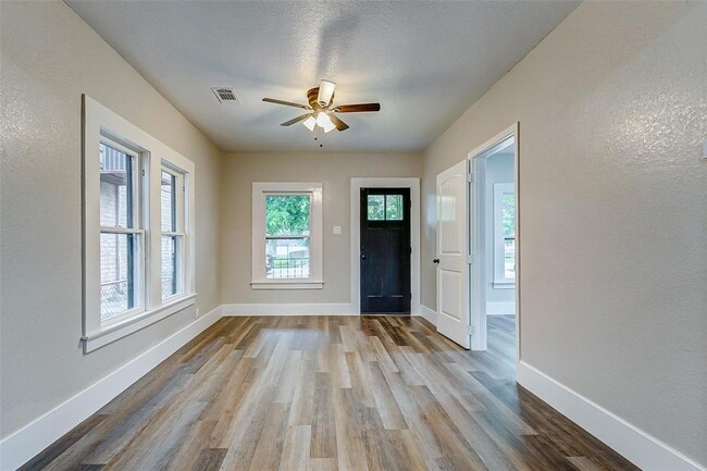 Photo - 406 Hahlo St Casa