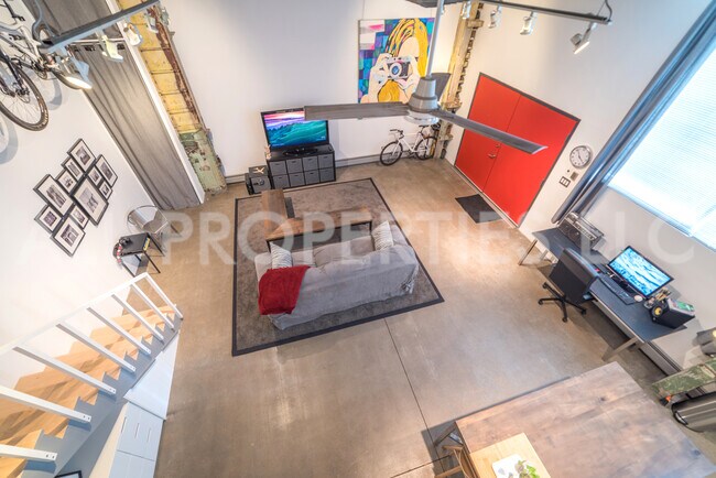 Photo - 3377 Blake St