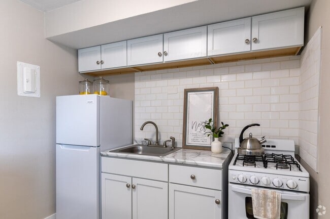 Building Photo - Highland Park Apartments | Standard 2 Bedroom Unit 1234 Seneca Avenue-4