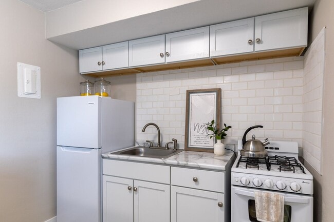 Highland Park Apartments | Standard 2 Bedroom - Highland Park Apartments | Standard 2 Bedroom Unit 1234 Seneca Avenue-4