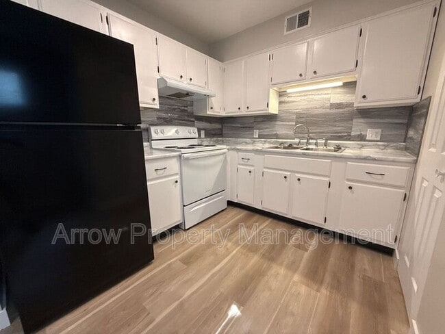 Photo - 905 5th St