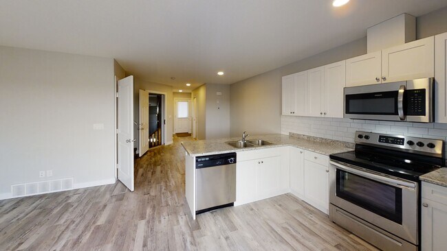 Photo - 9520 113 Ave