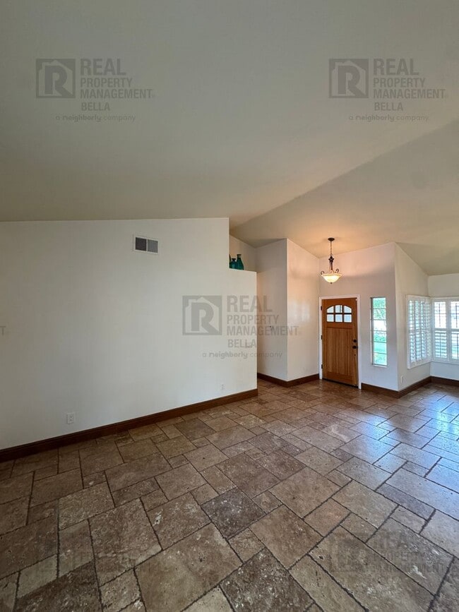 Photo - Spacious & Stylish Living in the Heart of Lake Elsinore