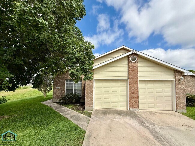 Building Photo - Bright & Beautiful 3-Bedroom 2-Bath Home Conveniently Located to FT SAM and Randolph AFB!