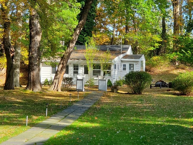 Building Photo - 44 Roseville Rd