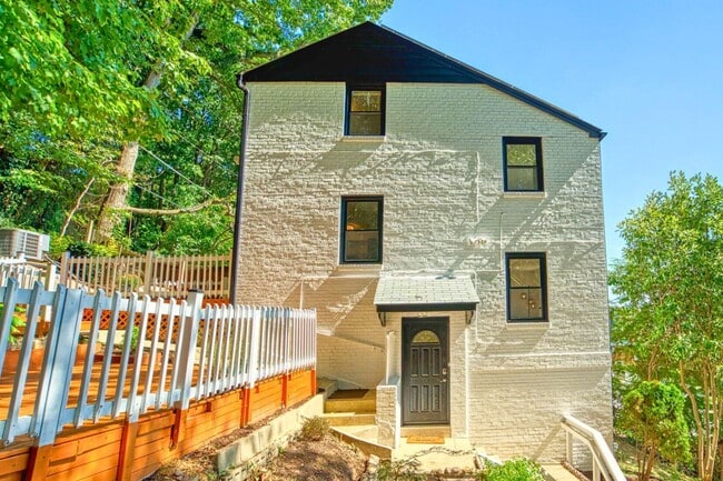 Building Photo - 3731 S Kemper Rd