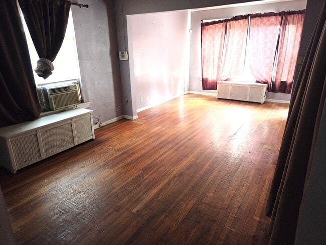 Photo - 2118 W Garfield Blvd