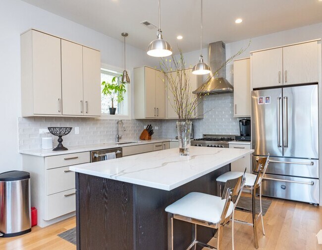 3049 N Clybourn Ave Unit 1