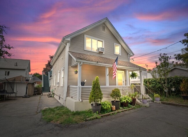 Building Photo - 48 Tapped St