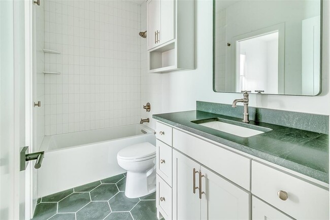 Photo - 1056 Hangar Dr