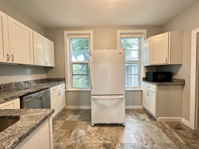 Photo - AVAILABLE MAY 2026 - 3 BED 1.5 BATH