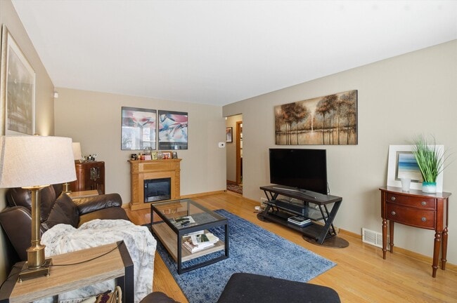 Photo - 5363 N Mont Clare Ave