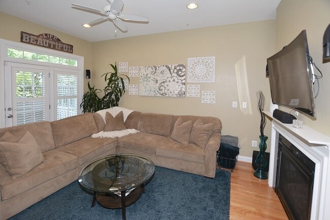 Photo - Beautiful Luxury TH with Deck & Patio!