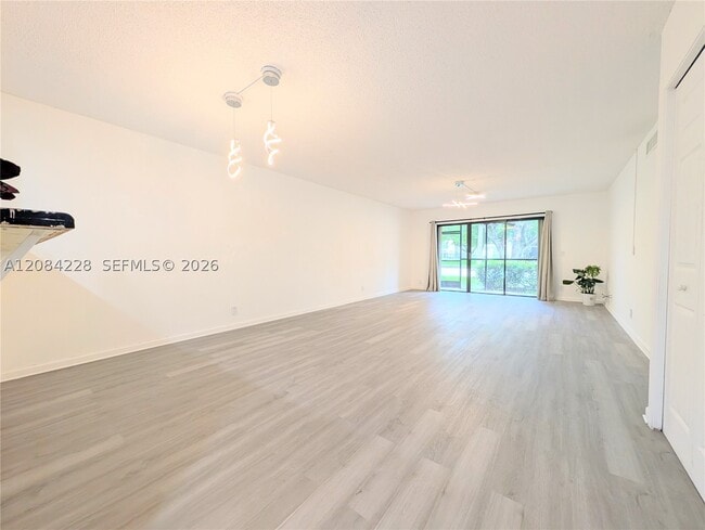 Photo - 310 Lakeview Dr Unit 105