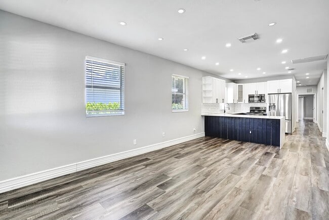 Photo - 724 SW 9th St