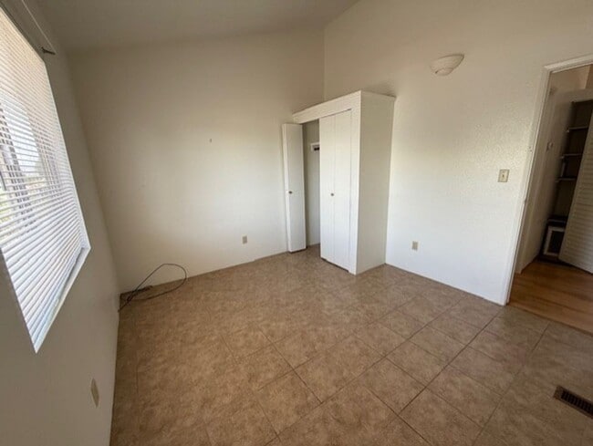 Photo - 674 E Date St Unidad A