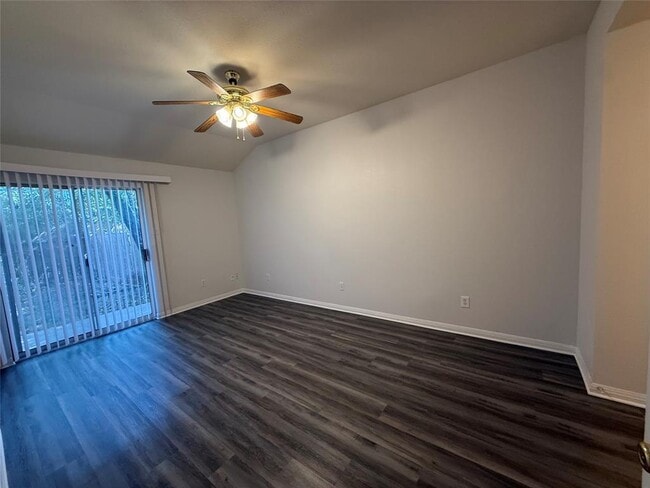 8713 Talyne Chaise Cir