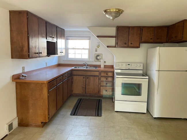 Kitchen - 231 N Spring Grove St