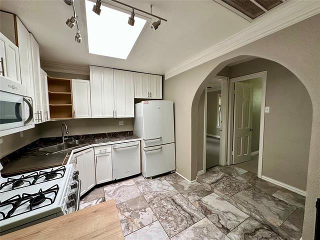 Photo - 8619 Groveland Dr