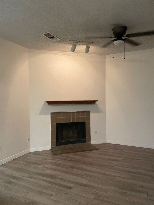 Photo - 915 W 23rd St