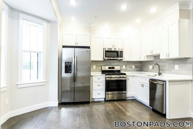 Building Photo - 79 Linden St Rental