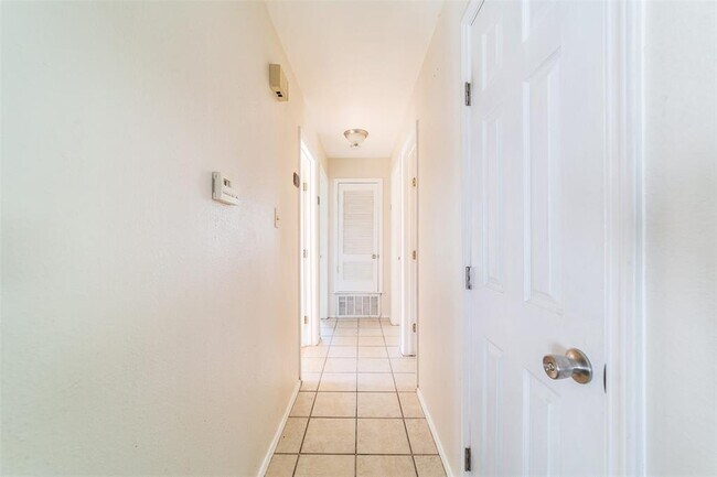 Building Photo - 1738 Rutland Dr Rental