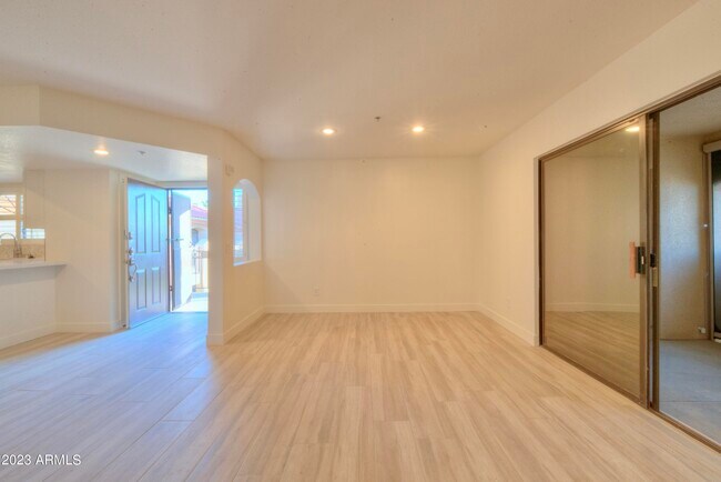 Photo - 5104 N 32nd St Unidad 408