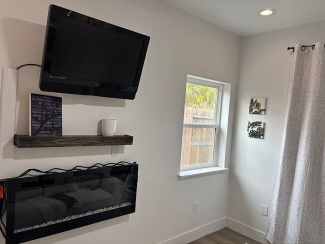 Photo - Charming Backyard Studio – All Utilities Included - Even WiFI