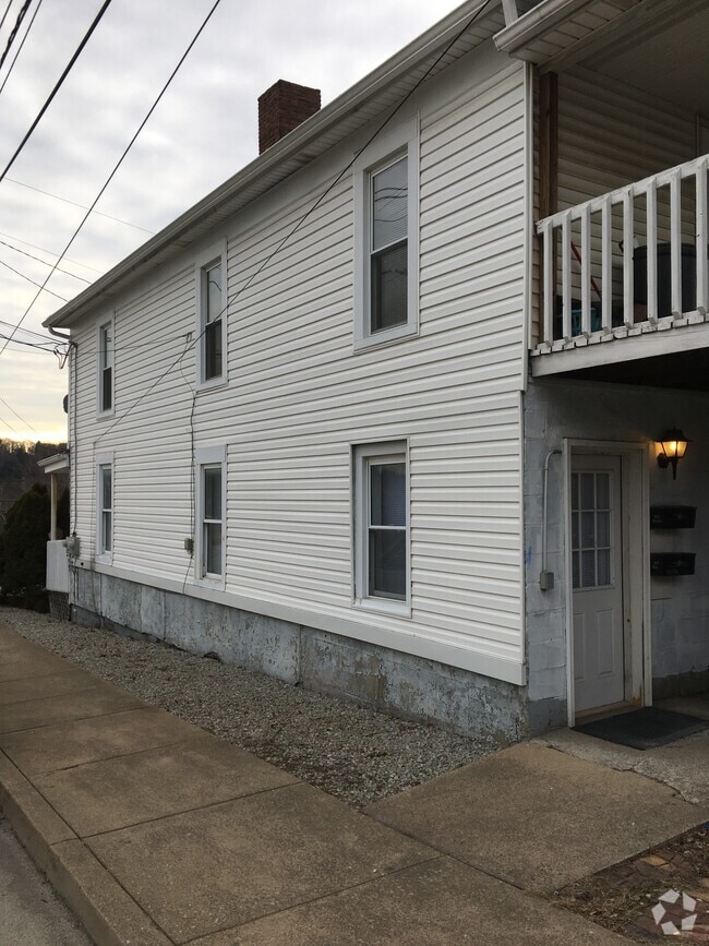 Building Photo - 701 Railroad st Unit 2nd Floor Rental