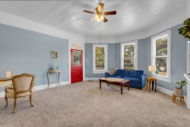Photo - 1100 SF suite/apt in Historic Home, 1 bed/... Unit A