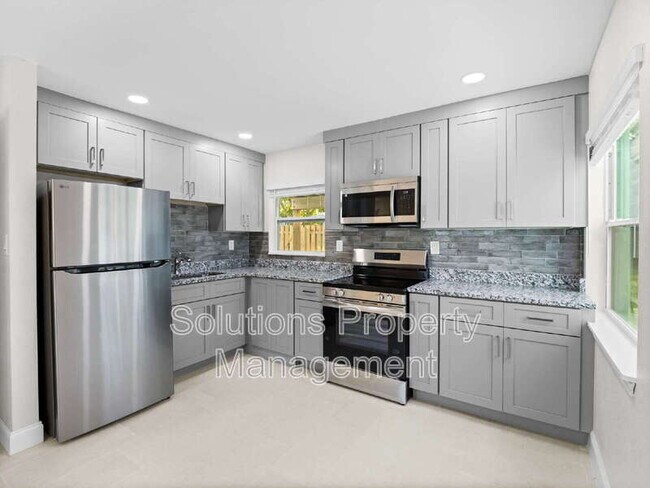 Photo - 101 Deland Ave Unidad 2