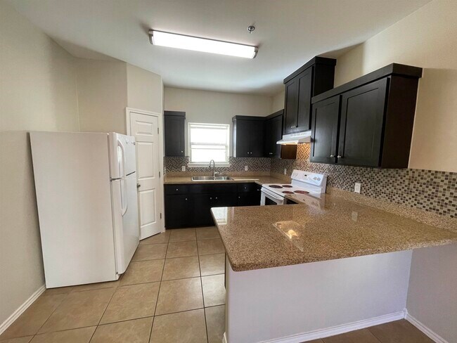 Photo - 5402 Marcella Ave Unidad #102B