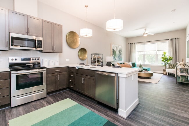 1BR, 1BA - 769 SF - Kitchen