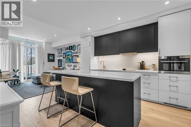 Photo - 741 King St W Unit 102