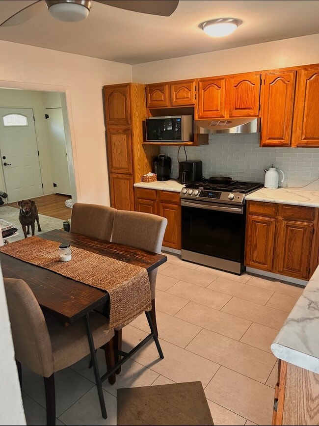 Cocina - 301 Marshall St