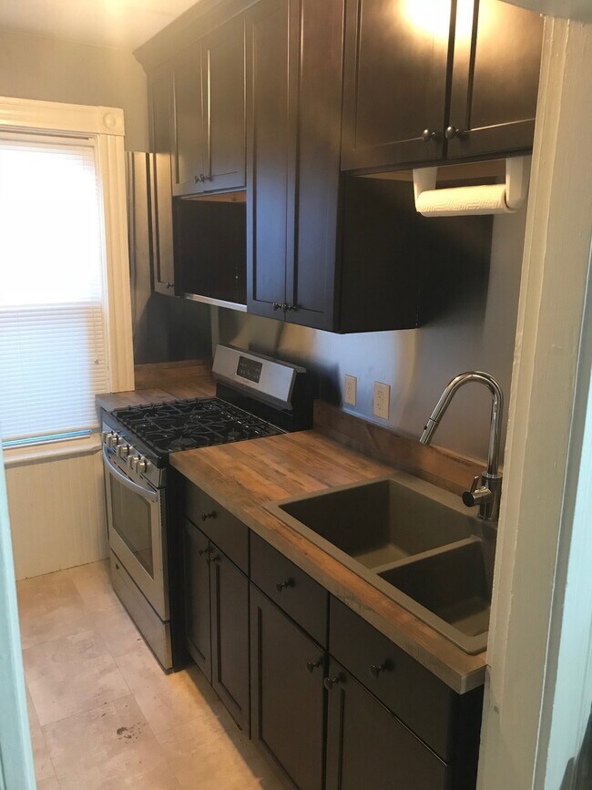 Photo - 596 S Main St Unidad 1 Rear