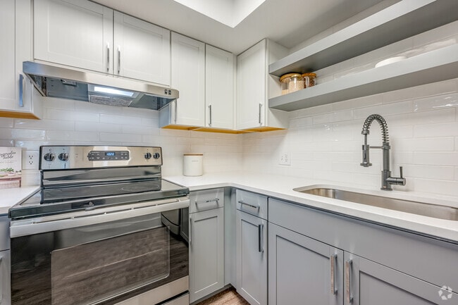 1BR, 1BA - 750SF - Kitchen