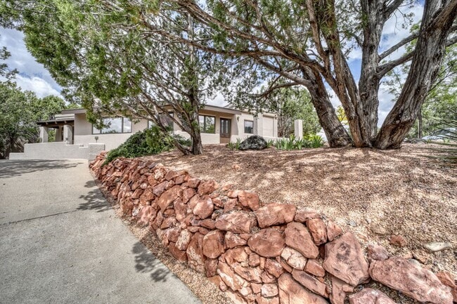 Building Photo - Beauty on Bowstring Drive Rental