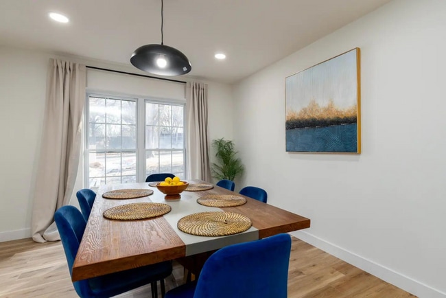 306 W Lookout Dr