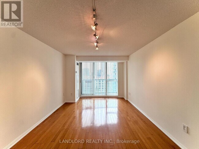 Photo - 109 Front St E Unité 911