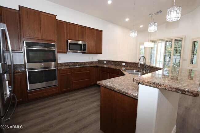 Photo - 852 E Rawhide Ct