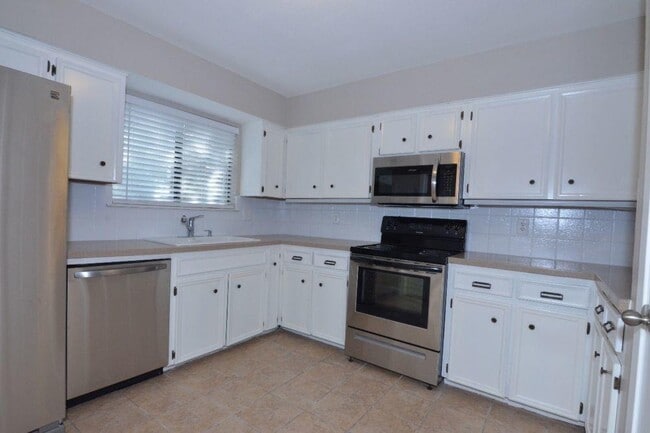 Photo - 203 County Glen St