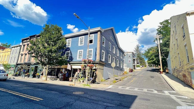 Building Photo - 406 Main St